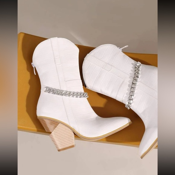 Adorable white ankle booties with chain! - Picture 1 of 4